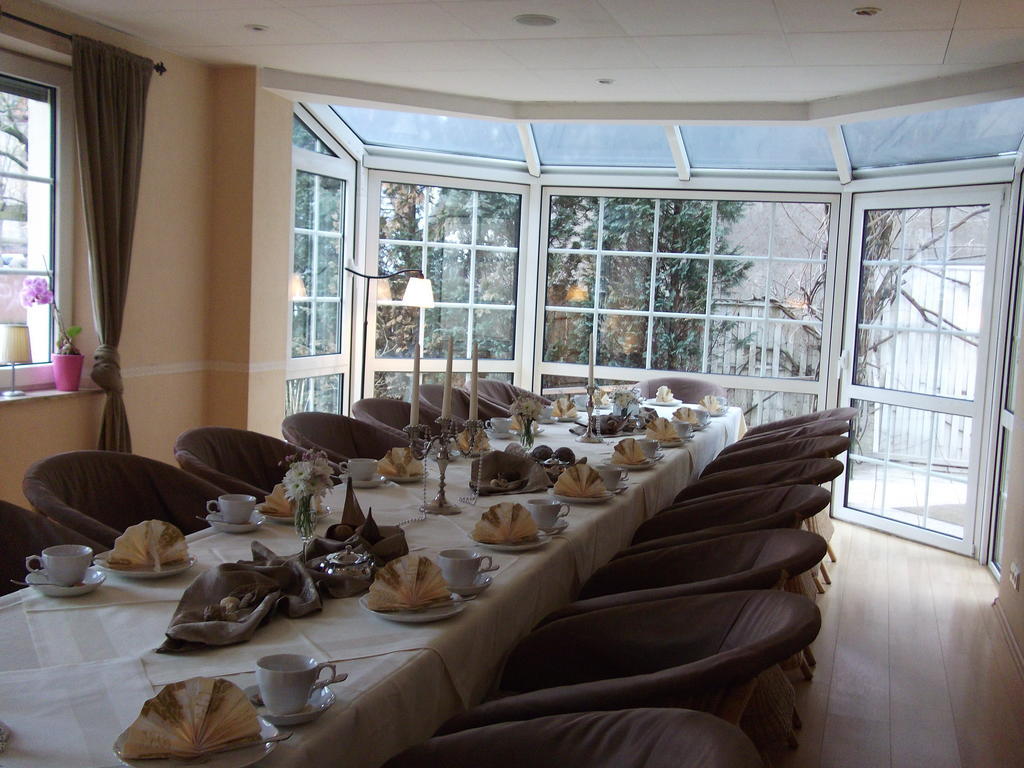 Pension & Cafe Am Kraehenberg Halle  Exterior foto