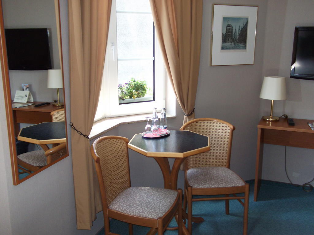 Pension & Cafe Am Kraehenberg Halle  Quarto foto