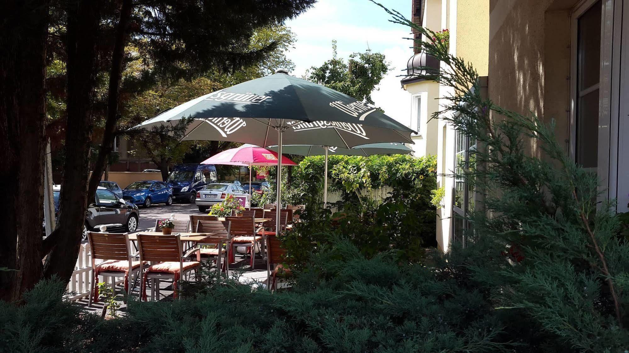Pension & Cafe Am Kraehenberg Halle  Exterior foto